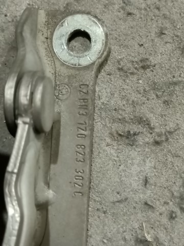 1Z0823302C VAG Петля капота правая купить в Ирпень