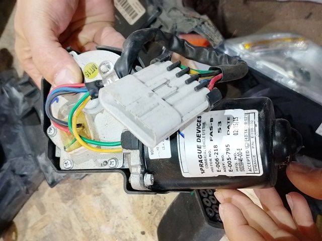 Трапеция стеклоочистителя 600594600E TESLA