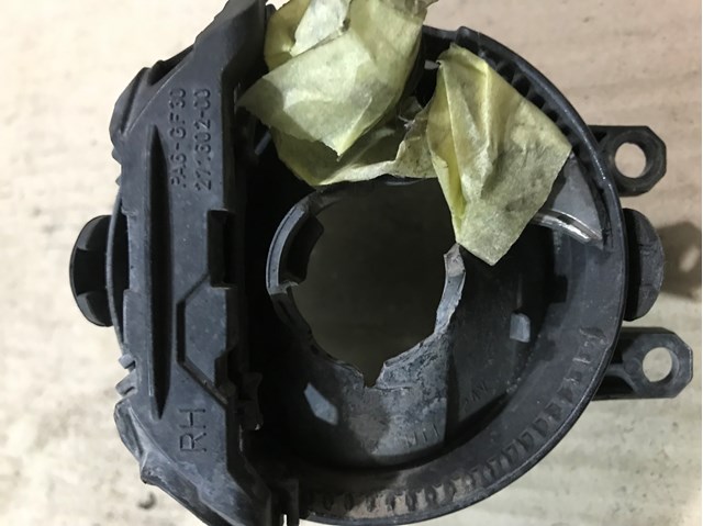 Противотуманка правая 8121006070 TOYOTA