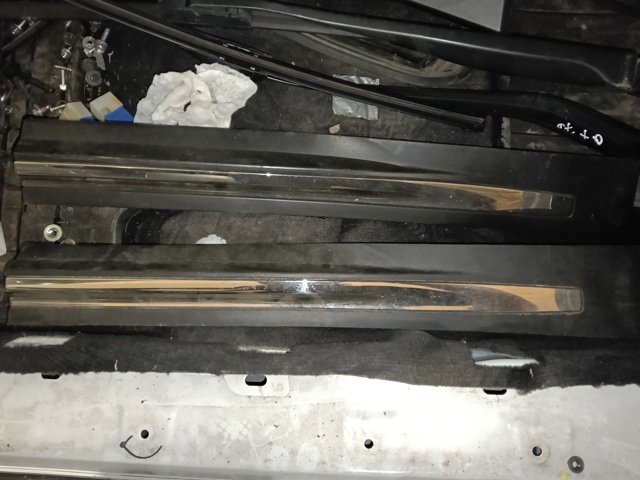Накладка задней правой двери, нижняя 828701CA0A NISSAN