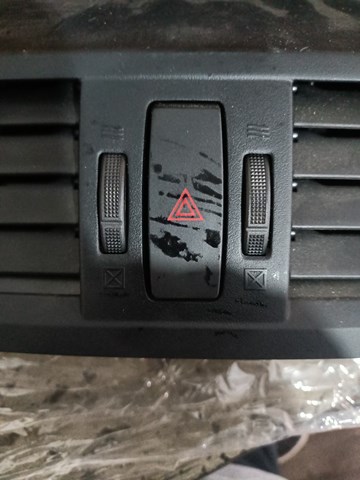 Кнопка включения аварийного сигнала GS1D664H0A MAZDA