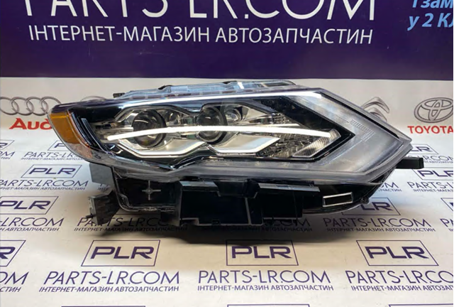 Вставка фары правой 260106FL7A NISSAN