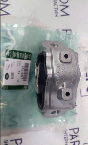 Подушка (опора) двигателя, нижняя LR011835 LAND ROVER