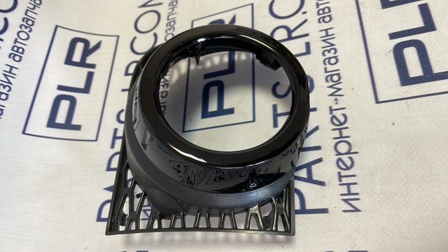 LR018234 LAND ROVER Заглушка (решетка) противотуманных фар бампера переднего правая купить в Одесса