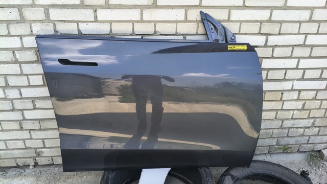 Пассажирская передняя дверь 1501462E0A Tesla Model