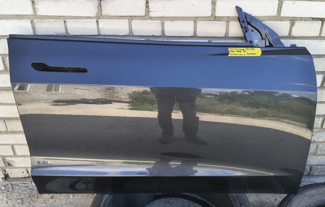Пассажирская передняя дверь 1751846E0A Tesla Model