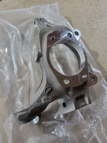 Цапфа передняя правая 400143JA1B NISSAN