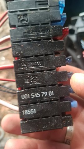 Коробка предохранителей 0015457901 MERCEDES
