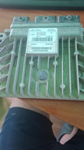 Компьютер двигателя 237104028R RENAULT