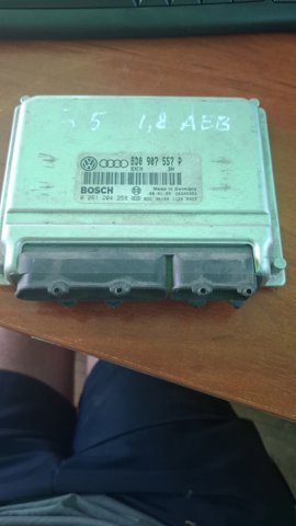 Компьютер двигателя 8D0907557P VAG