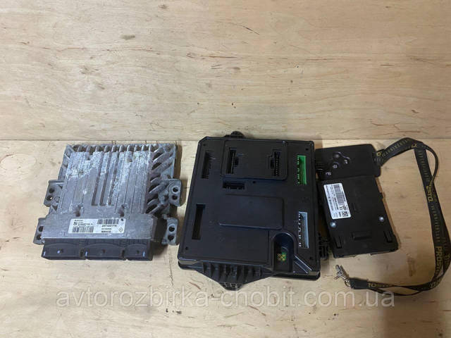 Электронный блок управления двигателем 237100777R RENAULT