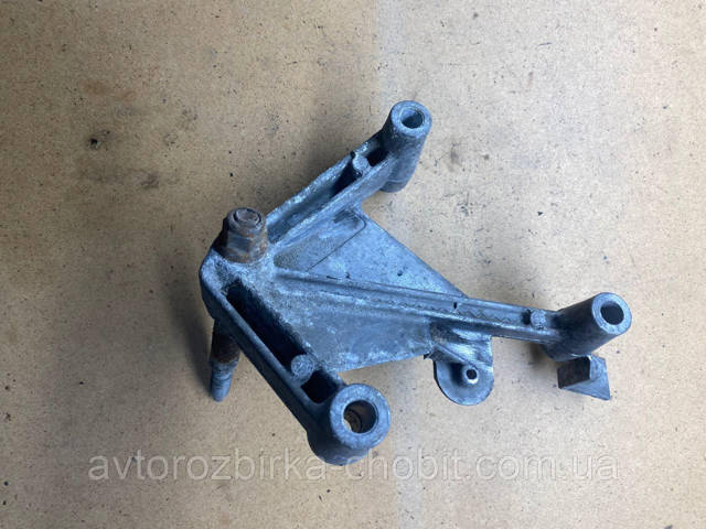 7700434671 RENAULT Кронштейн подушки (опоры) двигателя левой купить в Житомир