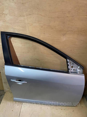 Пассажирская передняя дверь 801006560R RENAULT