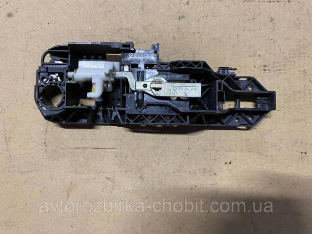 806060041R RENAULT Держатель наружной ручки двери передней правой купить в Ирпень