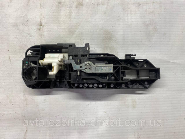 806060042R Держатель наружной ручки двери передней правой купить Одесса