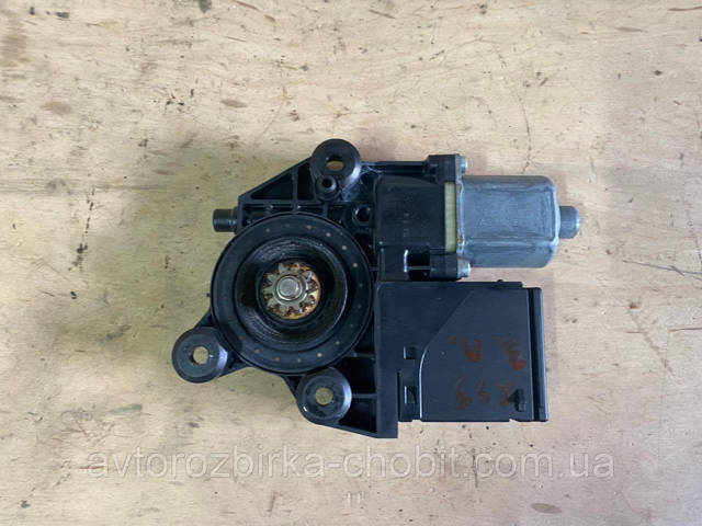 Моторчик стеклоподъемника двери задней, левой 807310004R RENAULT