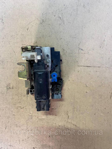 RENAULT 8200051735 Замок двери боковой сдвижной правой в наличии Львов