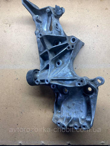Кронштейн генератора 8200066249 RENAULT