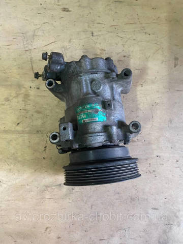 Компрессор кондиционера 8200315744 RENAULT