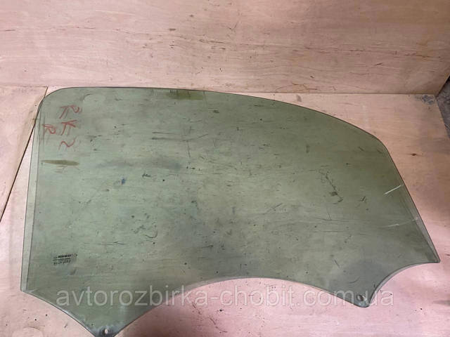 Стекло двери передней правой 8200439462 RENAULT