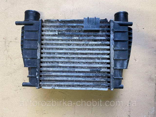 Радиатор интеркуллера 8200471888 RENAULT