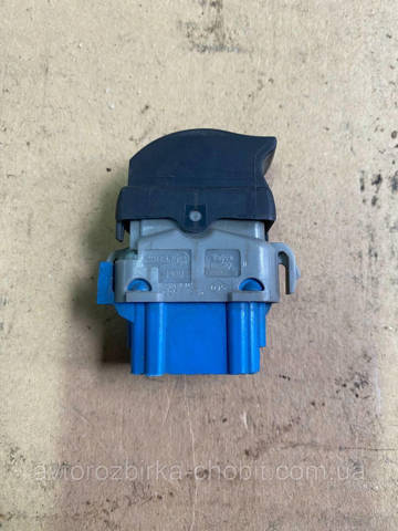 8200476809 RENAULT Кнопка стеклоподъемника передняя купить в Николаев