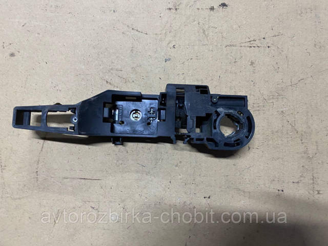 Держатель наружной ручки двери, передней правой 8200497590 RENAULT