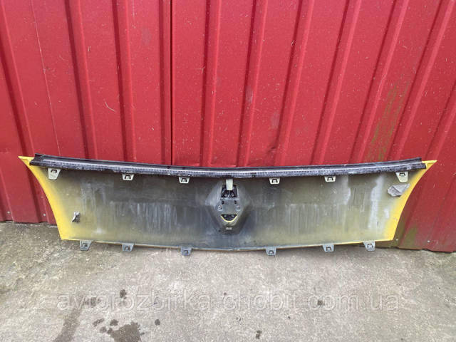 Ободок решетки радиатора 8200499017 RENAULT