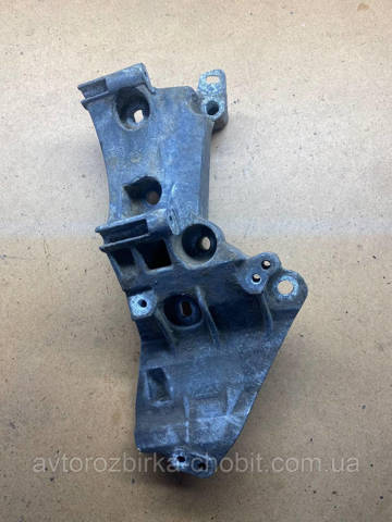 Кронштейн крепления генератора 8200669494 RENAULT