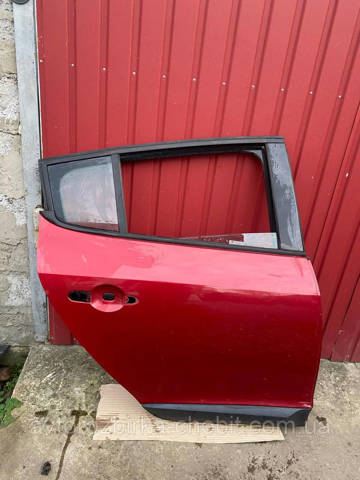 Дверь задняя, правая 821006024R RENAULT