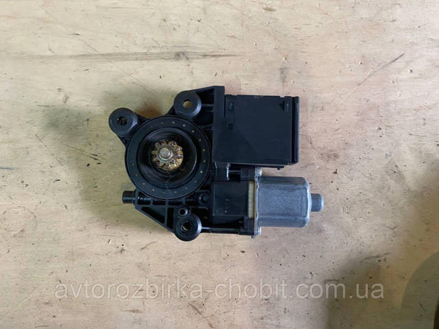 RENAULT 827300005R Мотор стеклоподъемника двери задней правой в наличии Павлоград