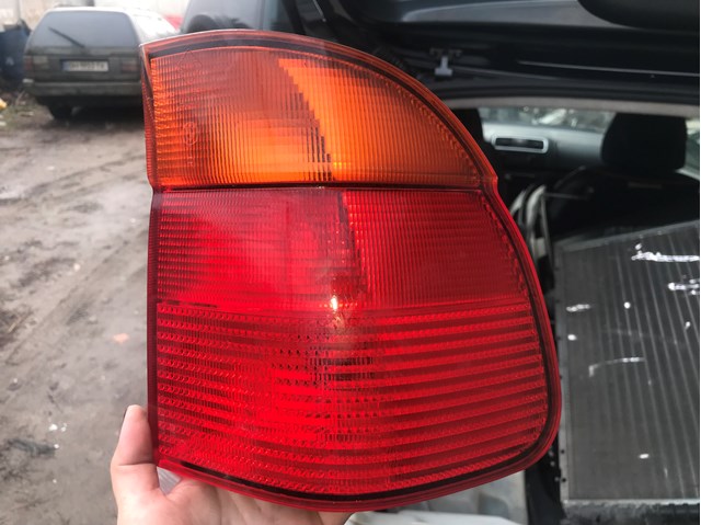 Задний правый внешний фонарь 63218371328 BMW
