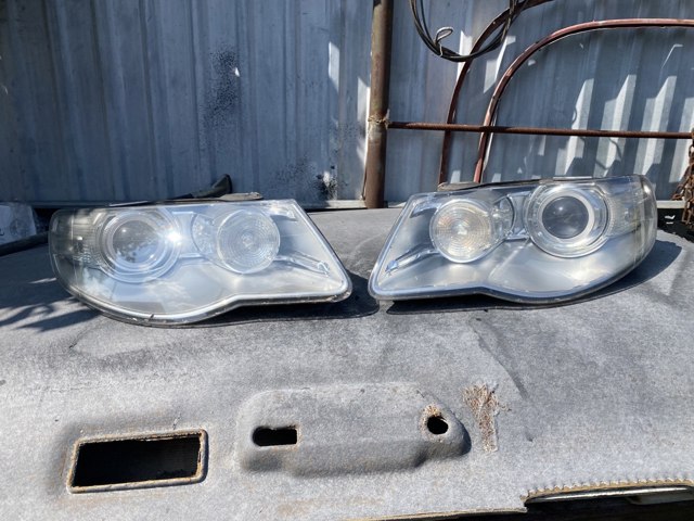 Фара основная правая 7L6941032C VAG