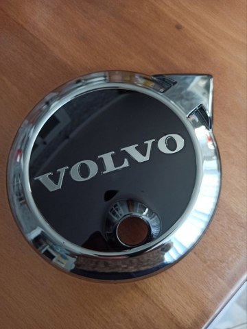 Эмблема решетки радиатора 32337964 VOLVO