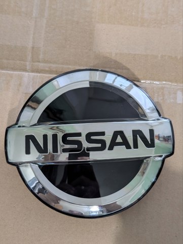 Эмблема решетки радиатора 628906RA0A NISSAN