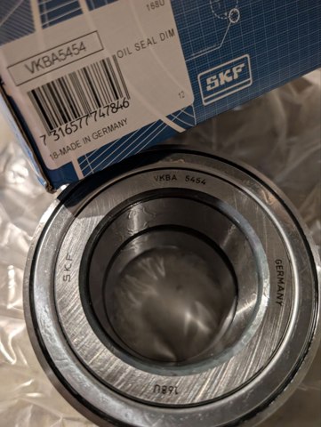 Подшипник в сборе со ступицей передний VKBA5454 SKF