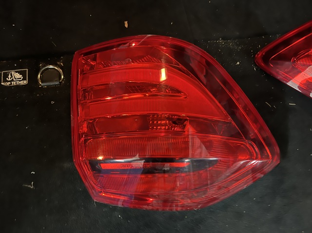 Задняя левая внешняя фара A1669067501 MERCEDES
