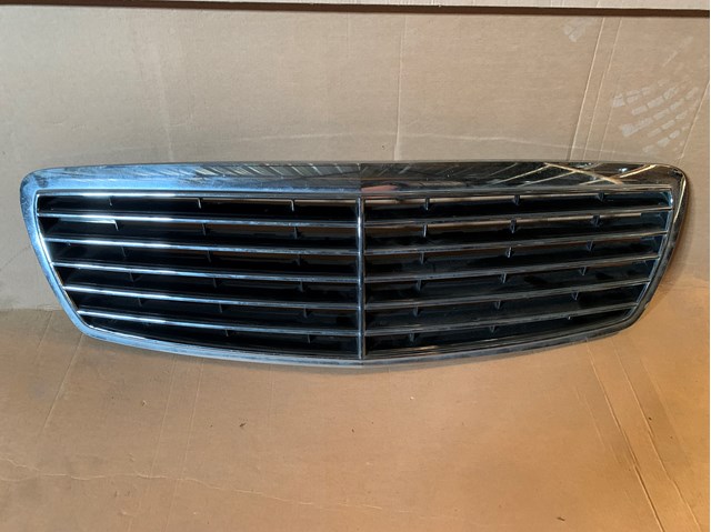Решетка 2118800583 MERCEDES