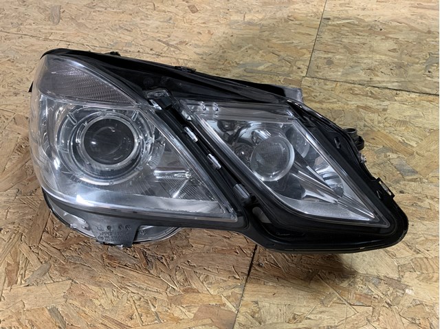Вставка фары правой 2128201039 MERCEDES