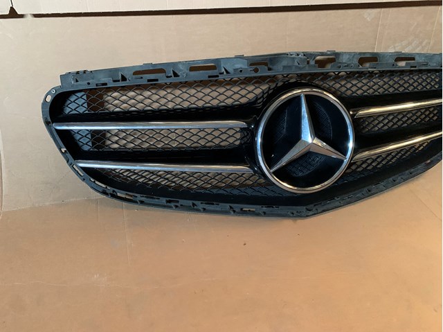 2128850822 MERCEDES Решетка радиатора купить в Житомир