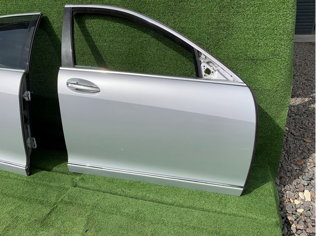 Пассажирская передняя дверь 2217200205 MERCEDES