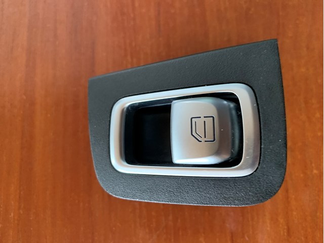 Кнопка стеклоподъемника передняя правая 2229052203 MERCEDES