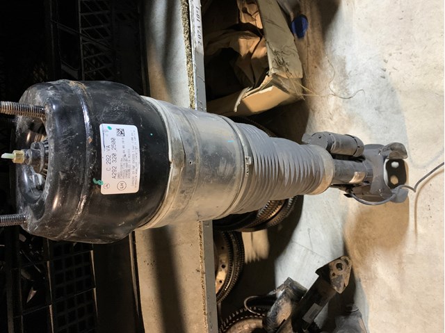 Амортизаторная стойка передняя левая Mercedes ML/GLE