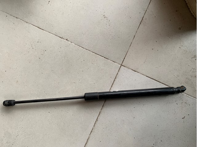 Амортизатор для багажника газовый 4L0827552C VAG