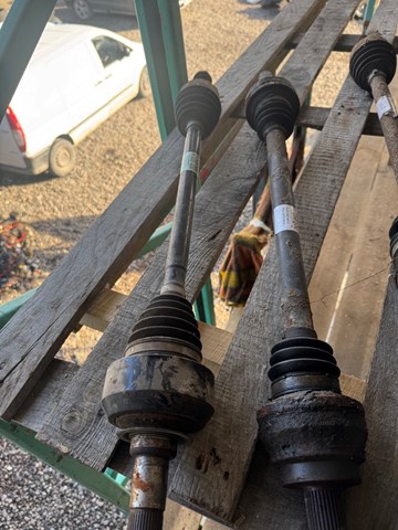 Полуось задняя, левая A1643501210 MERCEDES
