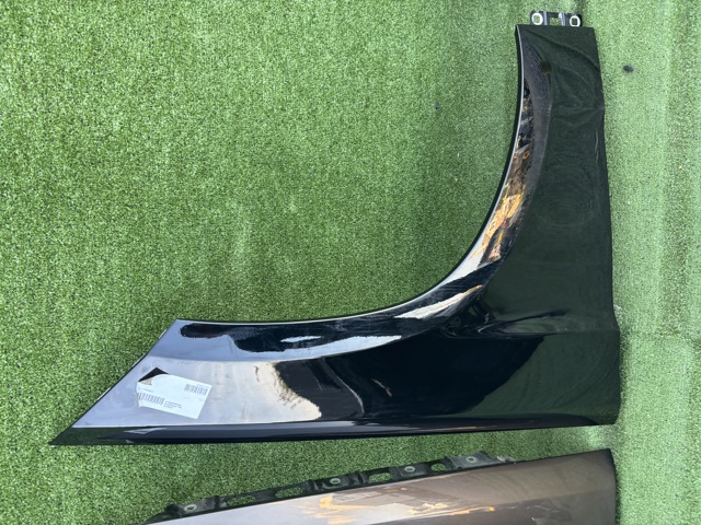 Боковая часть передняя правая A1668800406 MERCEDES