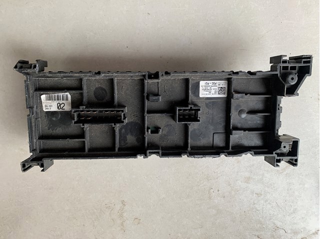 Блок реле и предохранителей A1669063901 MERCEDES