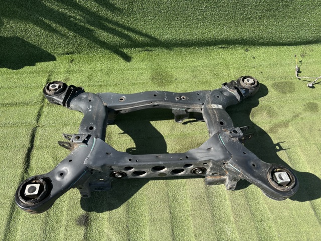 Крабобалка задней подвески A1673500100 MERCEDES