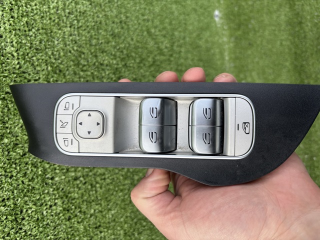 Кнопки переднего левого стекло подъемника A1679054501 MERCEDES