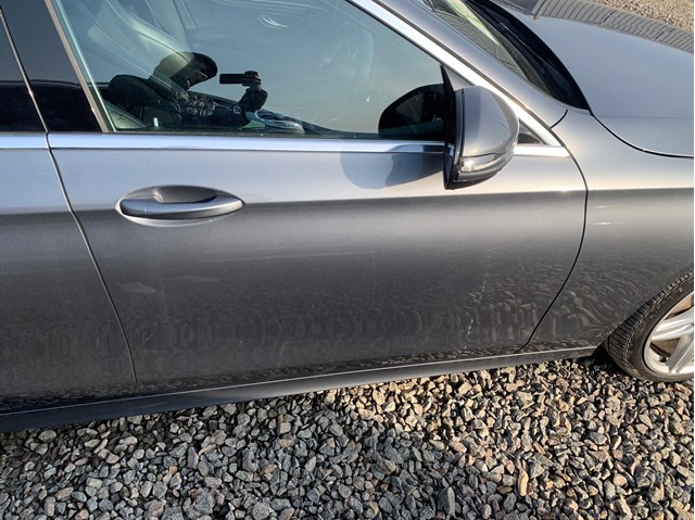 Пассажирская передняя дверь A2137200205 MERCEDES